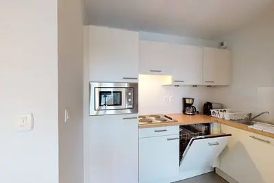 Image de Appartement pour 4 personnes avec une chambre avec un lit double & un lit superposés
