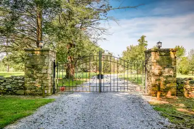Image de Beautiful Estate Nestled in the Blueridge Near Bluemont Wine Country
