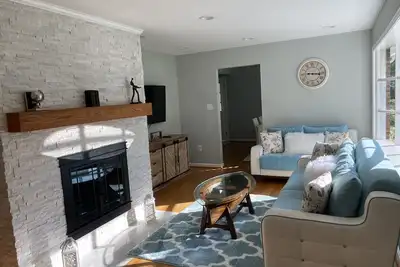 Image de Historic District, Entire upstairs