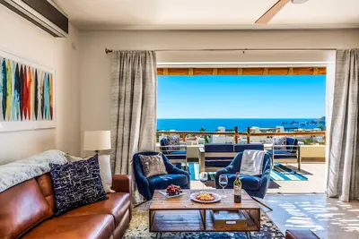 Image de Luxury Penthouse+Private rooftop & Jacuzzi with Panoramic Ocean Views!