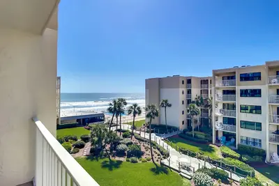 Image de Beachfront / Car Free Beach / Pool & Kiddie Pool / Ocean View Cr409