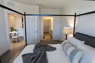 Image de Downtown Apartment with Pool, Gym, and Coworking Space