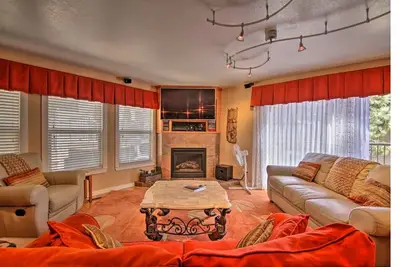 Image de 3 Bedroom Townhome w\/ Private Sauna & Large Garage