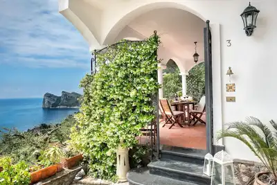 Image de Bel appartement avec Wifi, Tv, balcon, vue panoramique et parking, près de Sorrente