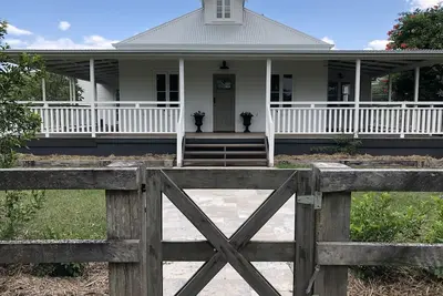 Image de \"On the Farm - North Arm\" ~ Farm Stay : Farm Play