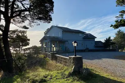 Image de Oceanfront retreat:  beachfront with views from almost every room!