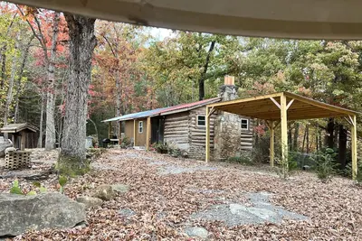 Image de Cozy Cabin w/Hot-Tub In The Beautiful Mountains of North Carolina, \nPet Friendly!