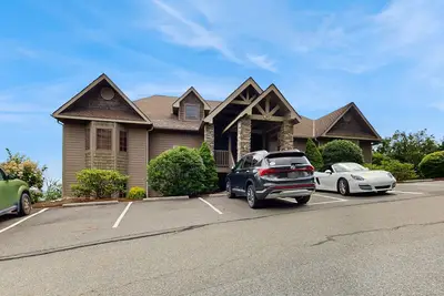 Image de Beautiful & secluded mountain condo w/ a full kitchen, furnished deck, & views