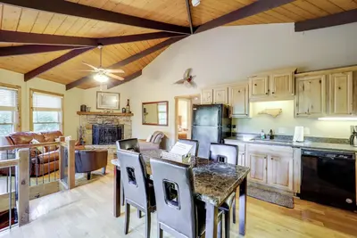 Image de 2 Decks, Mountain View: Beech Mountain Cabin!