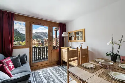 Charmant Duplex Centre Val-d'Isère avec Balcon, Parking et Services Inclus