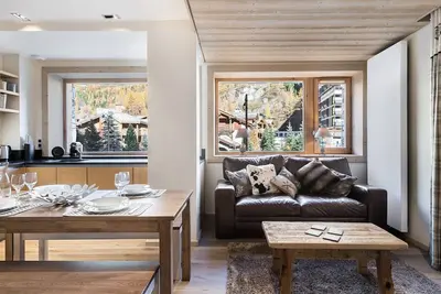 Image de Duplex rénové avec parking, proche centre et remontées, navette et bus à deux pas