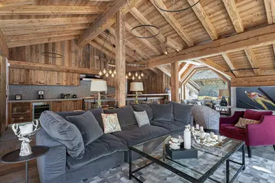 Image de Chalet de luxe familial à Val d'Isère avec spa, proche des pistes et équipements premium