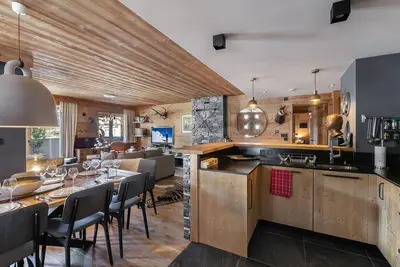 Image de Appartement contemporain près des pistes à Val d'Isère, 4 chambres, cheminée, parking inclus