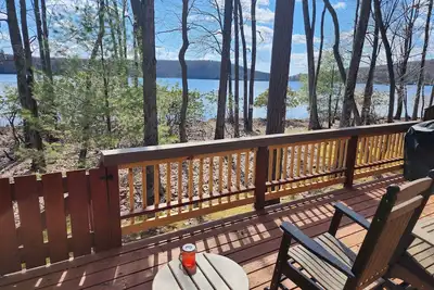 Image de Lakefront townhome - quiet and relaxing! A short walk to lake activities.