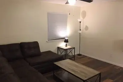 Image de Two-bed one-bath downstairs close to Fort Sill!