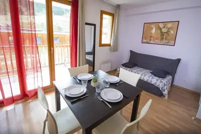 Image de 10m des commerces, piscine, balcon, 25m², Les Orres