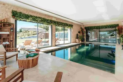 Image de Superbe Villa avec piscine interieure chauffee