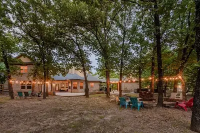 Image de Lake Lewisville Family Getaway-Lake Toys, HotTub, Mini Golf, Theater, Kids Room!