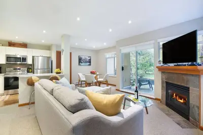 Image de Modern Village 1br/1ba- Hot Tub/Pool/Free Parking