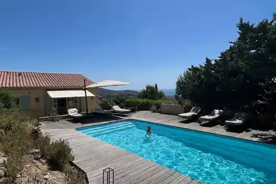 Image de 4km de la plage, villa avec piscine chauffée privée, vue mer imprenable au calme