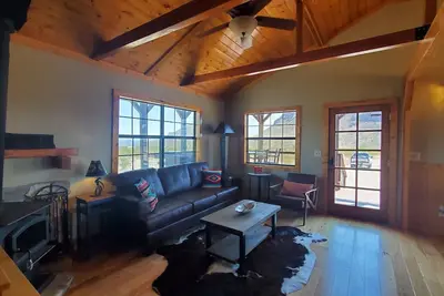 Image de Christmas Mountains Ranch: Classic 2br/1bth Cabin with Spacious Wrap Around Porc