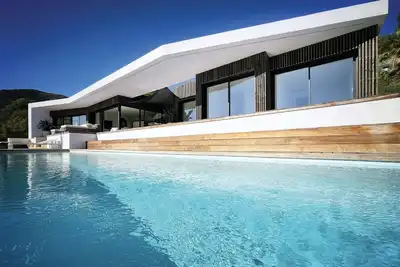 Image de Magnifique villa contemporaine récente avec très belle vue mer piscine chauffée