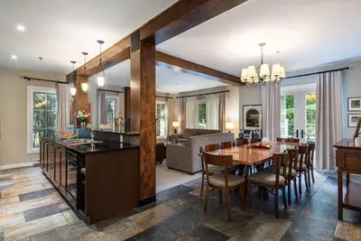 Image de Mont-Tremblant - Château Beauvallon - Suite de 4 Chambres à Coucher