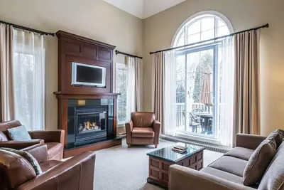 Image de Mont-Tremblant - Château Beauvallon - Suite de 3 Chambres à Coucher
