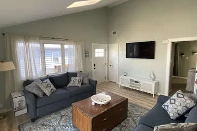 Image de Ocean View 2nd Story -Newly Renovated- Private Custom Condo