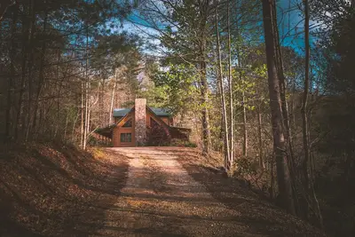 Image de 5br Log Cabin: Hot Tub, Game Room, Yard, Firepit! Near Fontana, Bryson, and Noc