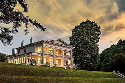 Image de The Litz Mansion - A Historic Mountain Home