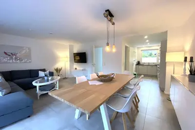 Image de Modern, high-quality furnished house in a cul-de-sac location!