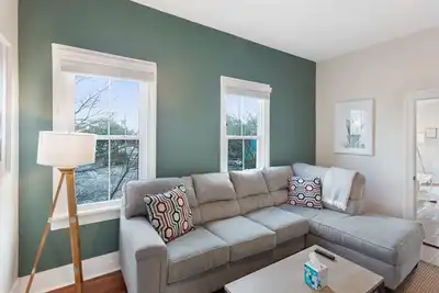Image de Downtown Charm + Close to Nightlife, Enmarket Arena by Lucky Savannah