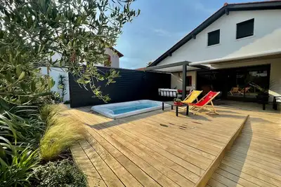 Image de Villa terrasse Spa\/Jacuzzi, parkings. Proche du centre et plages de Biarritz.
