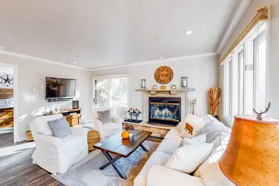 Image de Centrally located ski-in/ski-out mountain home w/private balcony/shared hot tub