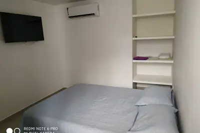 Image de cerca al centro y a la playa. Cerca a todo