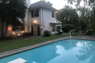 Image de 4 Bedroom Home, Game Room & Pool in a Quiet Upscale Neighborhood