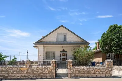Image de 3 story home near downtown El Paso