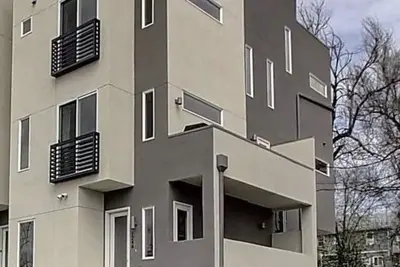 Image de Luxury Townhome with rooftop deck on park and light rail