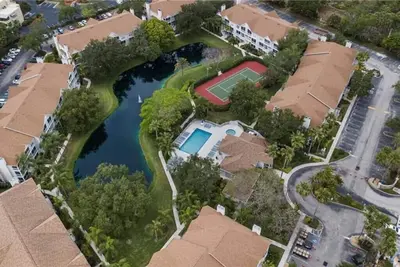 Image de Sleeps 4-Close to Downtown, Beaches & Airport / Ground Floor Unit