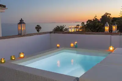 Image de Wonderfully Located Duplex Penthouse With Panoramic Sea And Mountain Views