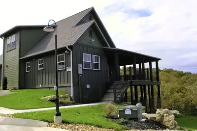 Image de Bluff Cabin #3 with 5 bedrooms & Hot Tub
