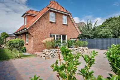 Image de Central luxury bungalow for 4 persons with sauna, garden, parking space, Wlan.