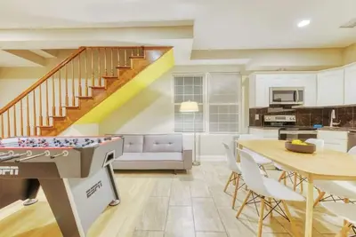 Image de Sosuite | Foosball 3br Apt w W/D