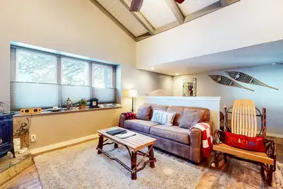 Image de Pet-Friendly Studio, Mountain Design! Short Walk to The Village