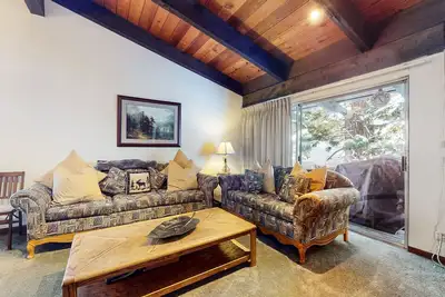 Image de Pet-Friendly, Gas Grill, Near The Village. Great Summer Complex Amenities