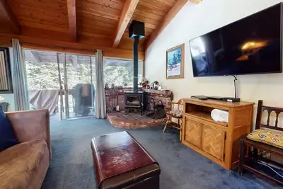 Image de Pet-Friendly & Near The Village. Gas Grill, Steps from the On-site Pool