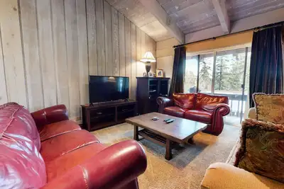 Image de Large Home, Private Foosball Table, Gas Grill. Pool On-site, Near The Village
