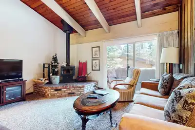 Image de Family Favorite Mountain Home. Balcony & Near The Village, Pool On-site