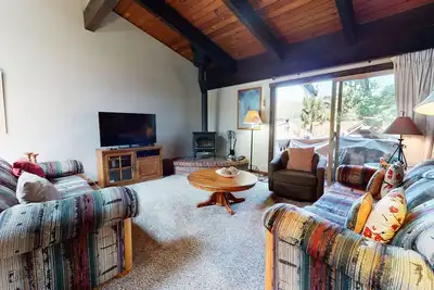 Image de Mountain Vintage, Balcony. Near The Village & Trolley to Lakes Basin. Pool